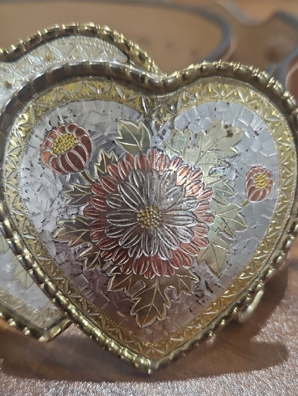 Double heart rosetone buckle with matching leather handmade embellished belt. - Picture 2 of 8